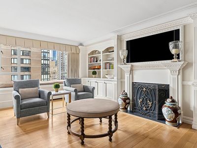 200 E 66th St APT B1806