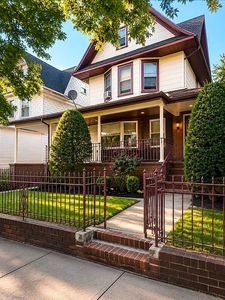 1534 E 14th St
