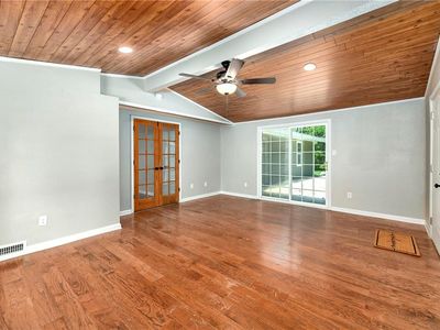 7132 Parallel Pkwy