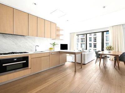 500 W 45th St Unit 530