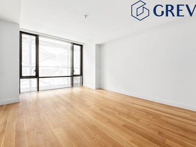 230 E 20th St APT 52