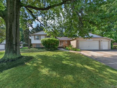 Property at 6611 Cottonwood Knoll Ct, West Bloomfield, MI