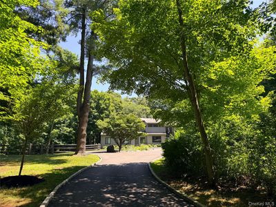 230 E Middle Patent Road