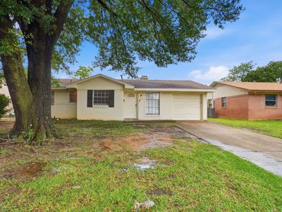 2301 Narobi Pl