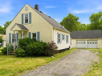 557 Ferris St