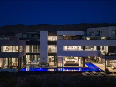 669 Dragon Peak Dr