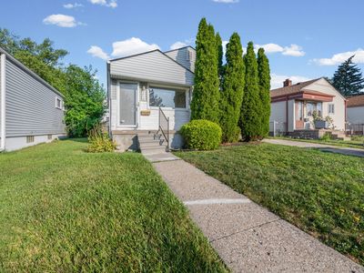 2478 River Dr