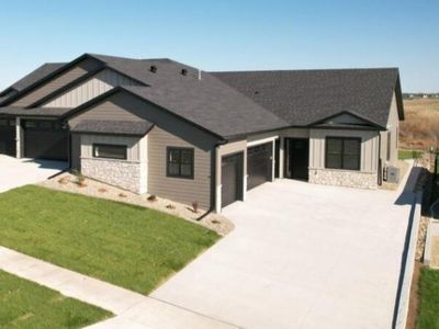 2108 Prairie Hawk Dr