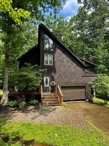 390 Whispering Oaks