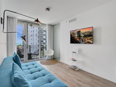 6080 Collins Ave #520
