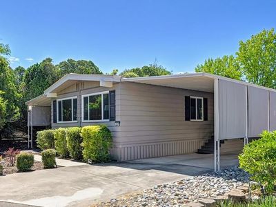 221 Bluebird Ln