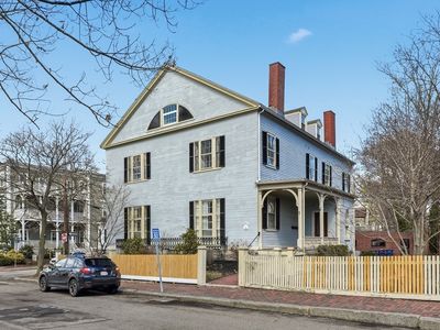 96 Washington Sq E APT 2