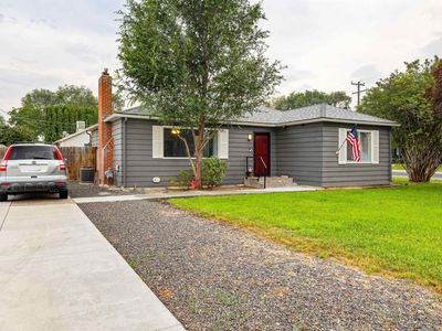 365 Caswell Ave W