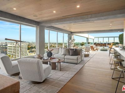 7135 Hollywood Blvd #E