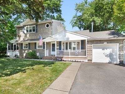 Property at 14 Kemp Dr, Springfield, NJ