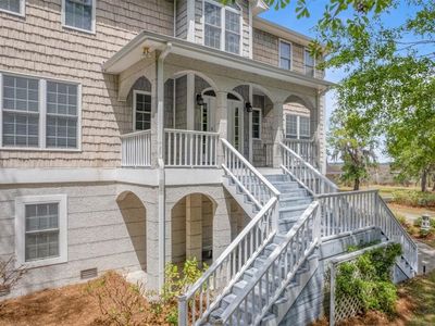 105 Captains Way