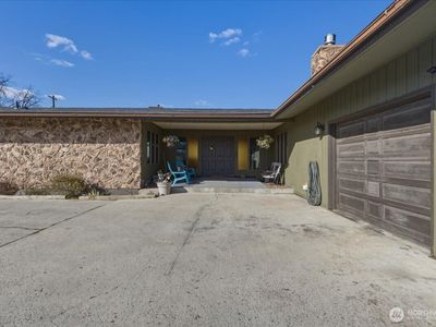 313 SE Trinity Avenue