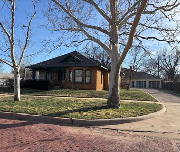 601 Avenue E NW