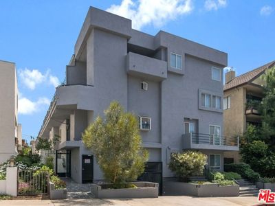 1222 N Kings Rd APT 8
