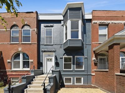 2702 W Adams St