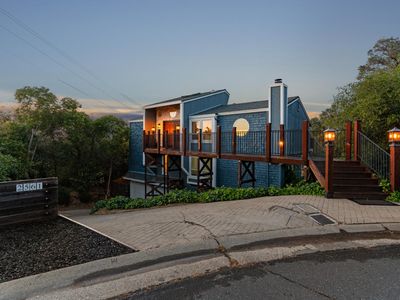 2561 King Richard Dr