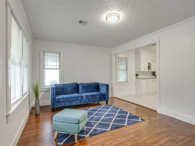 516 E Rickenbacker Dr