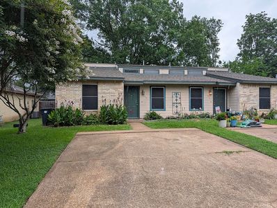 3325 Bluestem Cir