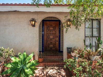1122 Dominguez Ave