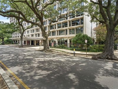 2100 Saint Charles Ave APT 7L