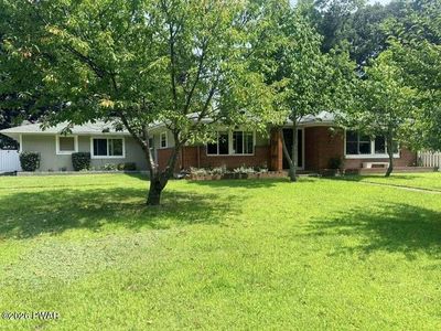 12 Mae Ln