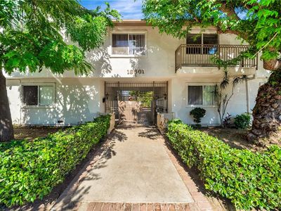 18601 Collins St APT D17