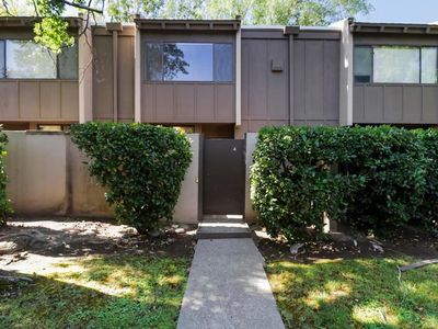 701 Woodside Ln E Unit 4