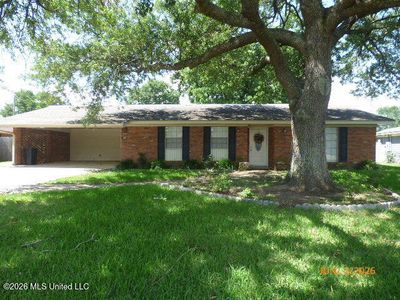 166 Lee Ave