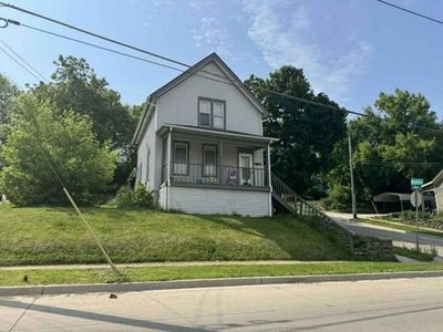 801 E Main St