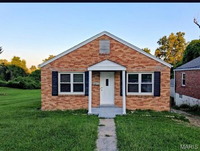 8816 Cozens Ave