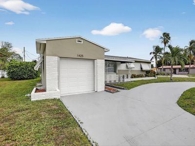 1425 S 24th Court