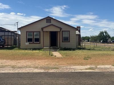 Property at 301 4th St, Wickett, TX
