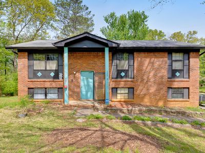 5885 Stonewall Dr