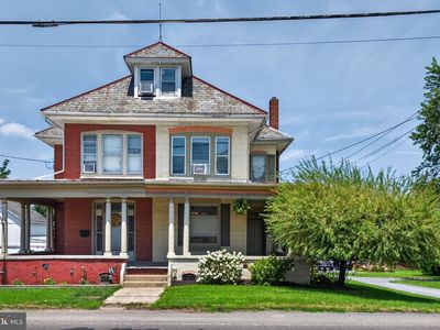 201 W Main St