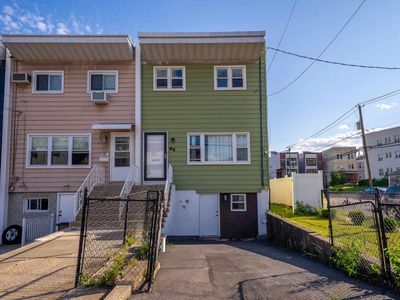 94 E 28th St