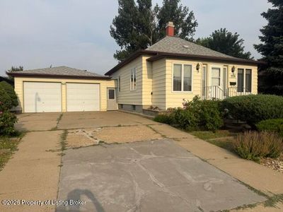 Property at 980 Sims St, Dickinson, ND