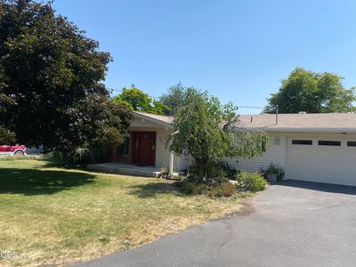 2433 Redwood Dr