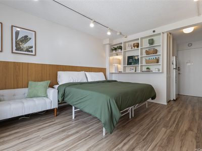 1920 Ala Moana Blvd APT 808