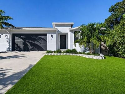 250 E Palm Dr