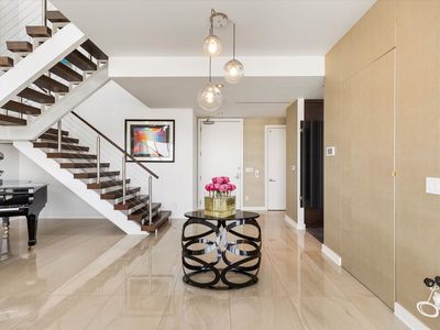 2900 McKinnon St APT 2802