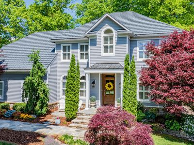 233 Patrick Henry Cir