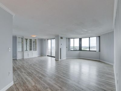 807 Harmon Cove Tower #807