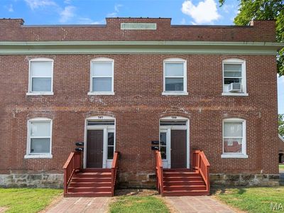 737 & 739 Themis St