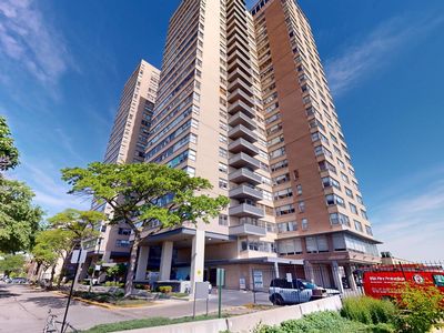 6301 N Sheridan Rd APT 18E