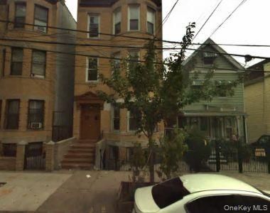 1460 Bryant Avenue